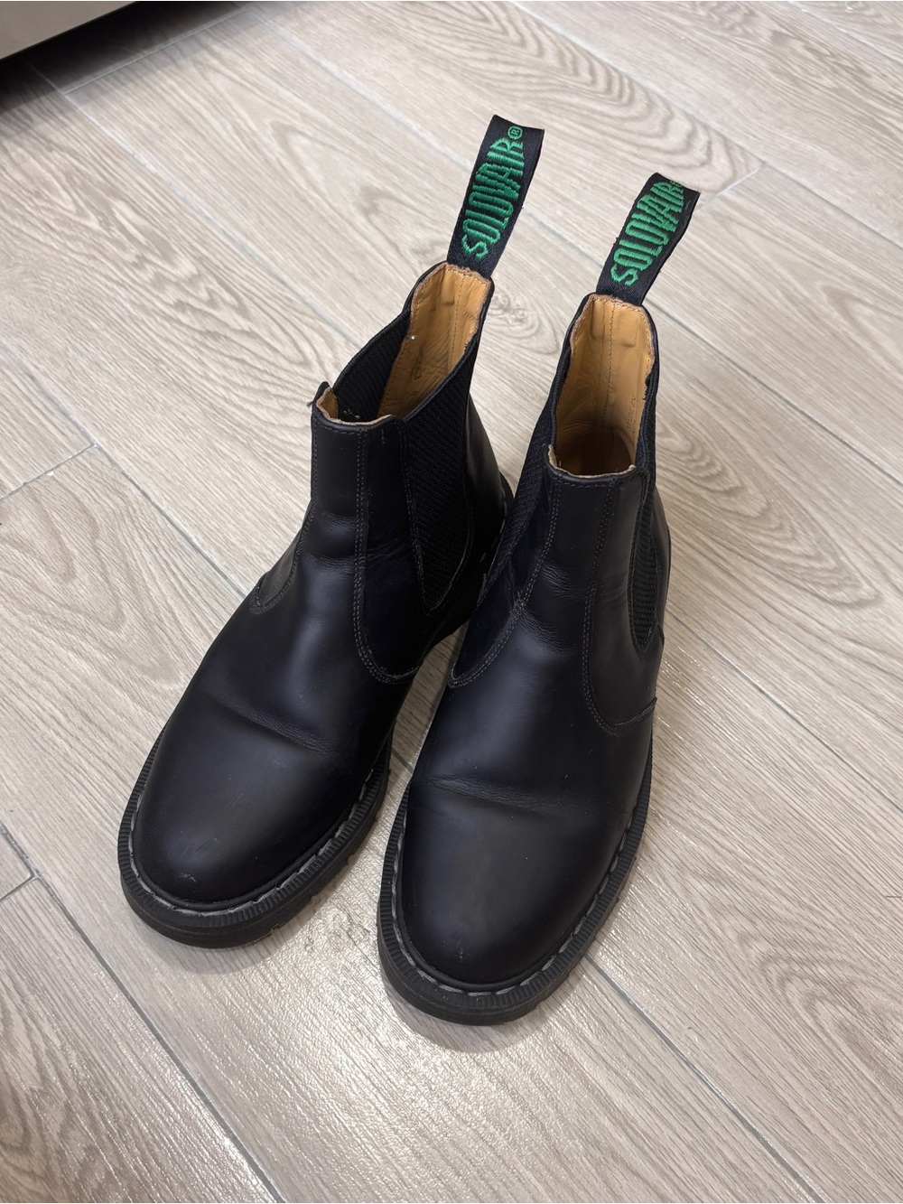 Solovair Black Greasy Dealer boot (5 men/ 6 women)